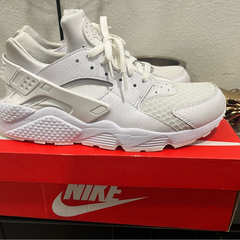 Nike Air Huarache
White Pure Platinum